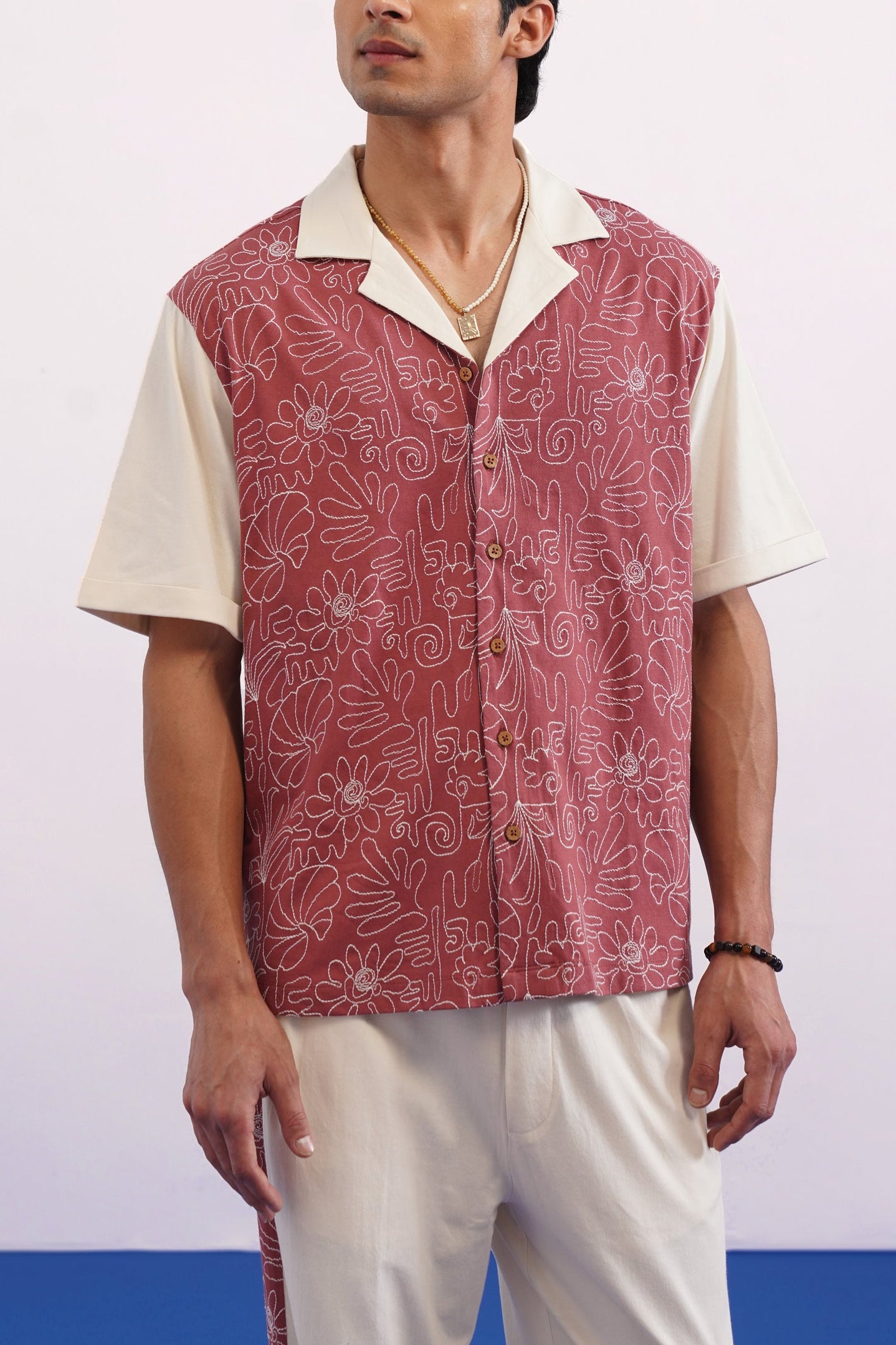 COASTAL GLYPH COTTON KNIT SHIRT - CREAMY CLOUD/APPLE BUTTER