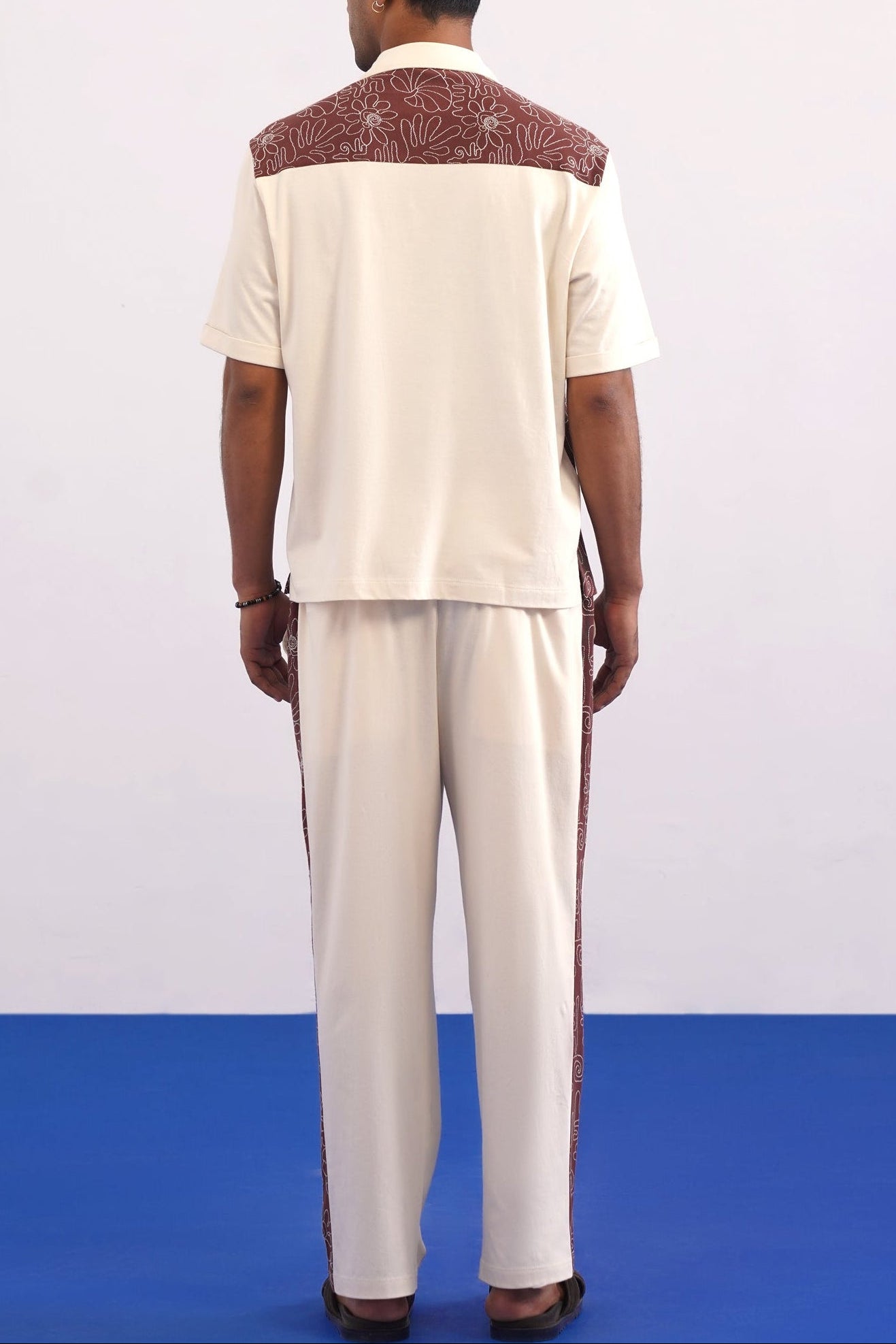 COASTAL GLYPH COTTON KNIT PJ CO-ORD SET - CREAMY CLOUD/ESPRESSO BEAN