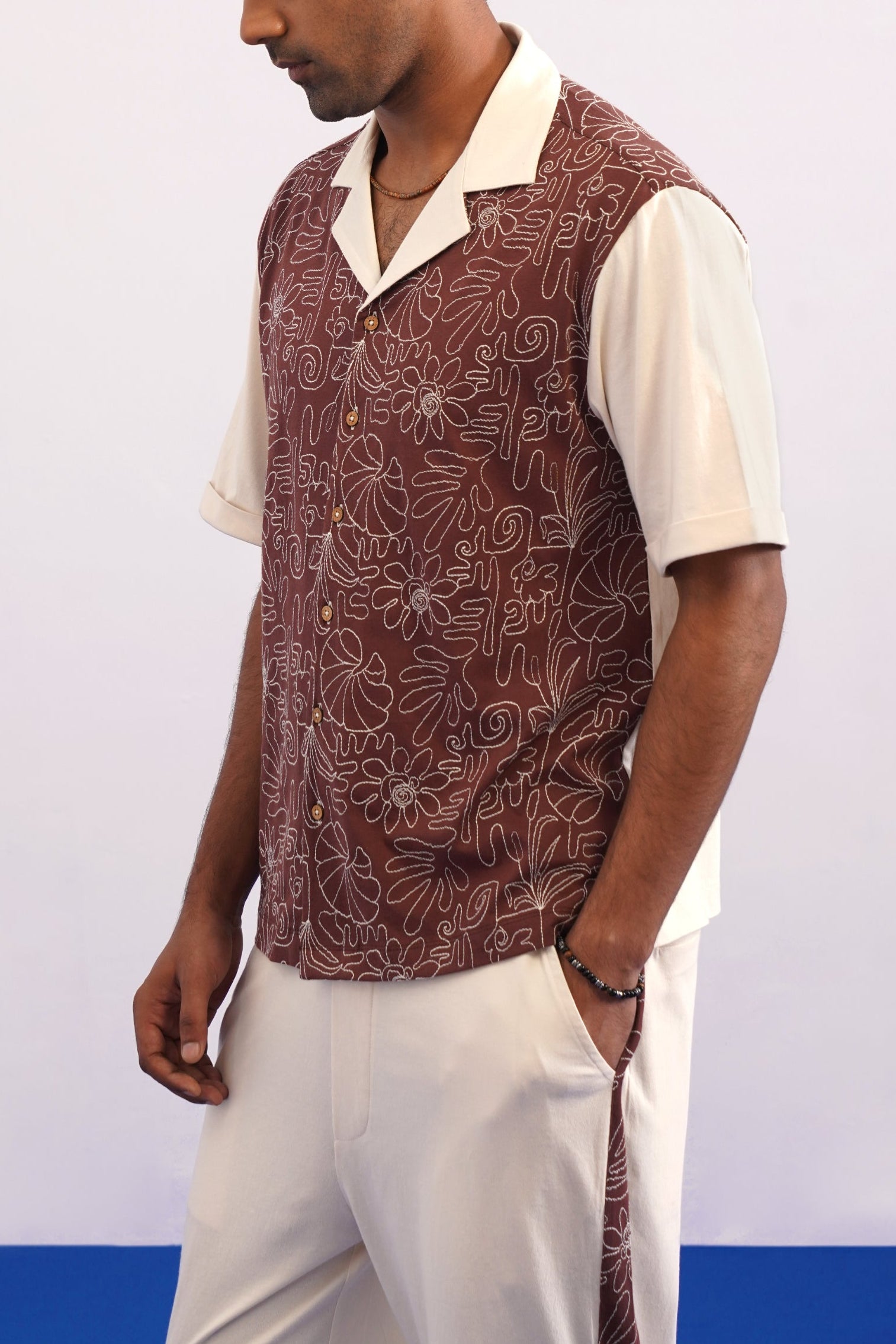 COASTAL GLYPH COTTON KNIT SHIRT - CREAMY CLOUD/ESPRESSO BEAN