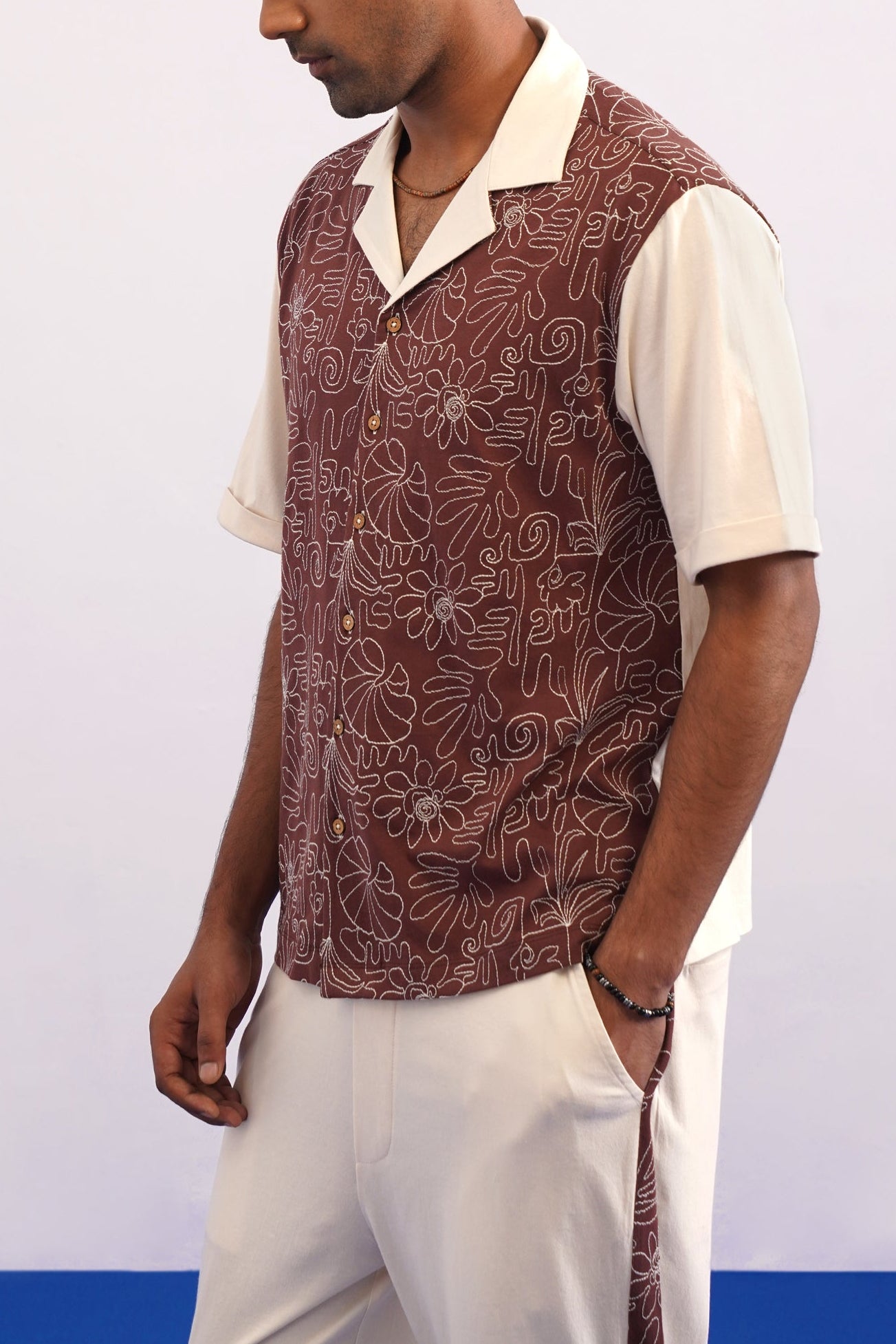 COASTAL GLYPH COTTON KNIT SHIRT - CREAMY CLOUD/ESPRESSO BEAN