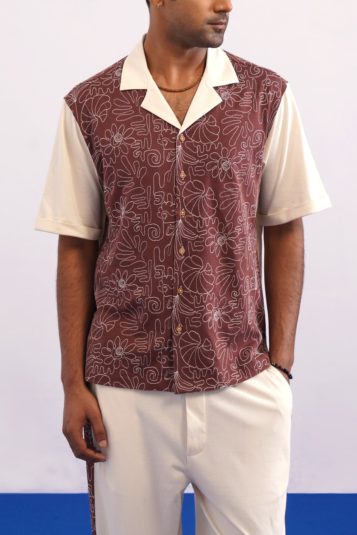 COASTAL GLYPH COTTON KNIT SHIRT - CREAMY CLOUD/ESPRESSO BEAN